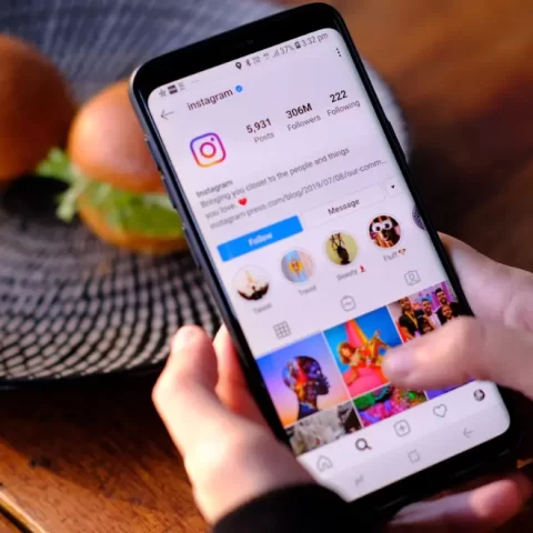 black screen Instagram